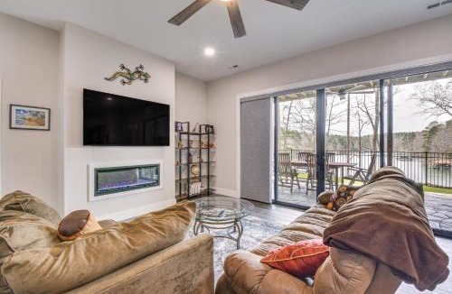 Seneca Apartment | Lakefront Seneca Vacation Rental with Shared Dock!
