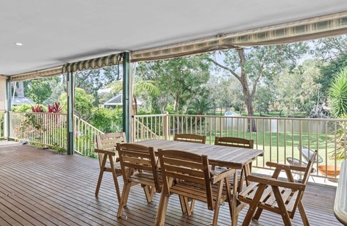 Chittaway Point House | Lakefront Serenity