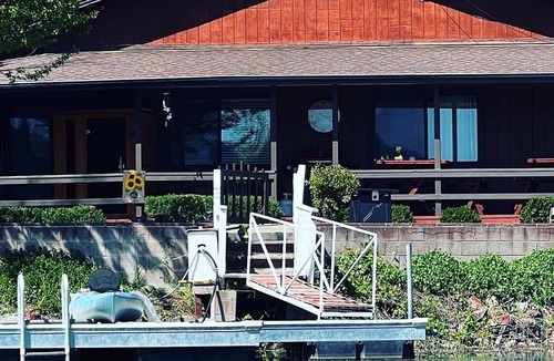 Clearlake House | Lakefront Serenity