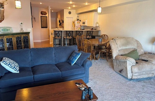 Camdenton Condo | Lakefront Sierra Bay Retreat with Rustic Charm