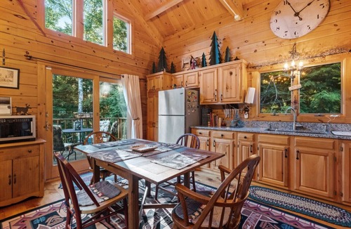 Washington Cabin | Lakefront Ski Log Cabin on 2 acres