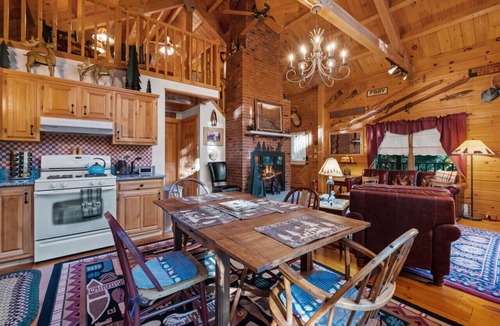 Washington Cabin | Lakefront Ski Log Cabin on 2 acres
