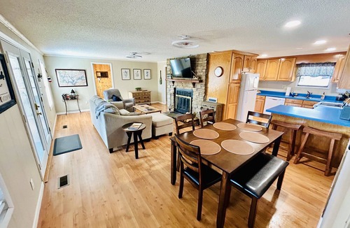 Arley House | Lakefront Smith Lake Retreat - Private Dock, Paddleboards, Sleeps 8