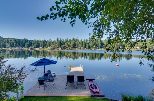 Lake Bosworth House | Lakefront Snohomish Cottage with Private Dock!