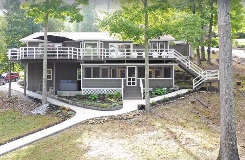 Big Creek House | Lakefront. Spectacular Mountain and Lake Views/Dock/Private Cove. Gentle Slope.