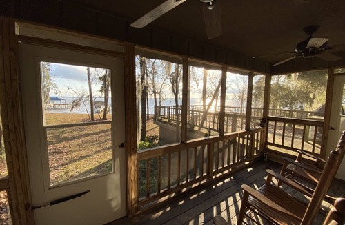 Summerton House | Lakefront Stay on Santee