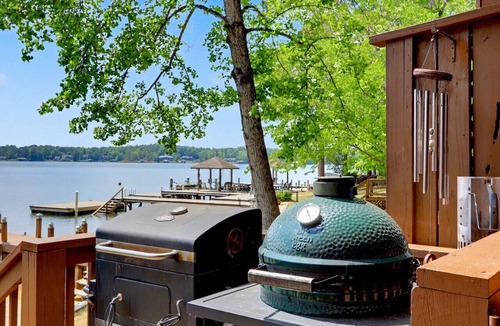 Dadeville House | Lakefront Stillwaters Villa w/Deck & Private Dock