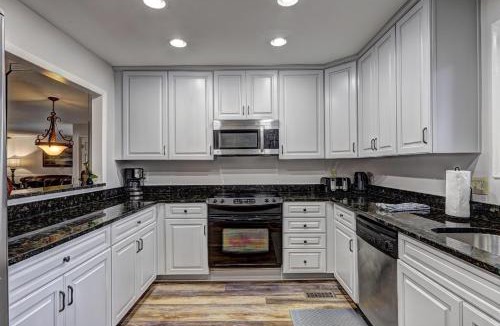 Dadeville Villa | Lakefront Stillwaters Villa w/Deck & Private Dock