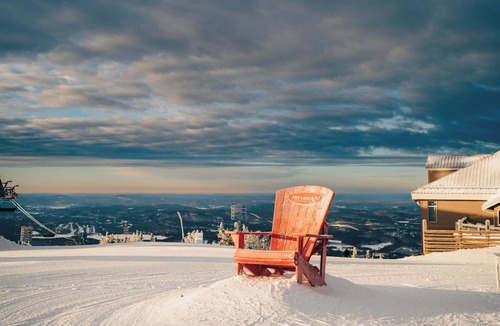 Lac Superieur Village Condo | Lakefront Studio with Resort, Mountain View