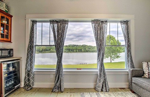 New Haven Apartment | Lakefront Studio Guest Home on Hermann Wine Trail!