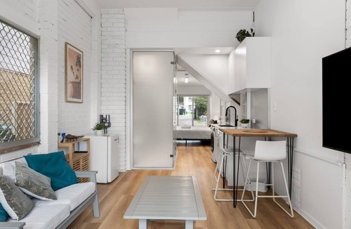 Killarney Vale Apartment | Lakefront Suite Studio Killarney Vale