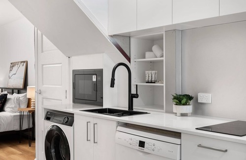 Killarney Vale Apartment | Lakefront Suite Studio Killarney Vale