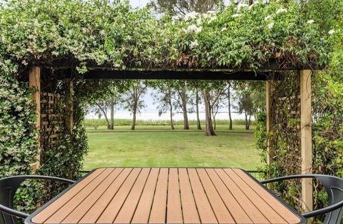 Killarney Vale Apartment | Lakefront Suite Studio Killarney Vale