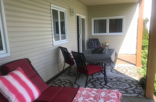 Cole Harbour House | Lakefront Suite