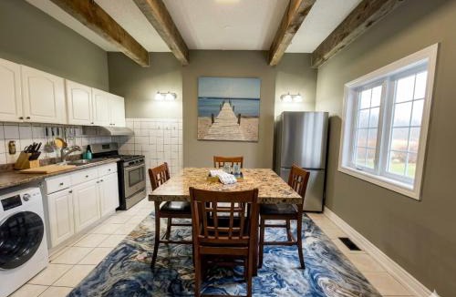 Whitchurch-Stouffville Apartment | Lakefront Suite with Geodesic Dome Experience