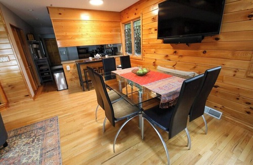 Broadalbin Cottage | Lakefront Sunrise Cottage on Galway Lake