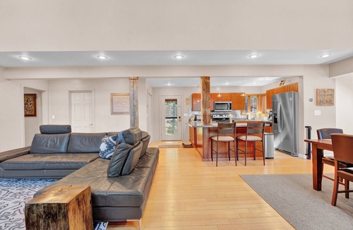 Lake Ariel House | Lakefront Sunsets, Hot Tub, Pool Table, Wet Bar, Kayaks, Canoe, Fire Pit, 2 King Beds, 75" TV