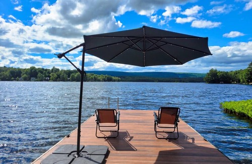 Lake Ariel House | Lakefront Sunsets, Hot Tub, Pool Table, Wet Bar, Kayaks, Canoe, Fire Pit, 2 King Beds, 75" TV
