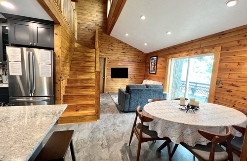 King Ferry Cottage | Lakefront, SUPs+kayaks, sunset views & fireplace! Wineries & brewery nearby! !