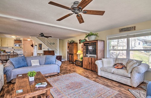 Emerald Beach House | Lakefront Table Rock Getaway w/Private Swim Dock!