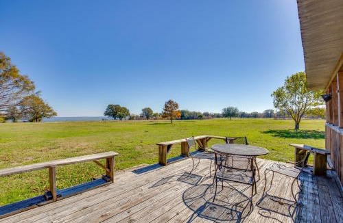 Quinlan House | Lakefront Texas Gem w/Indoor Pool & Water Access