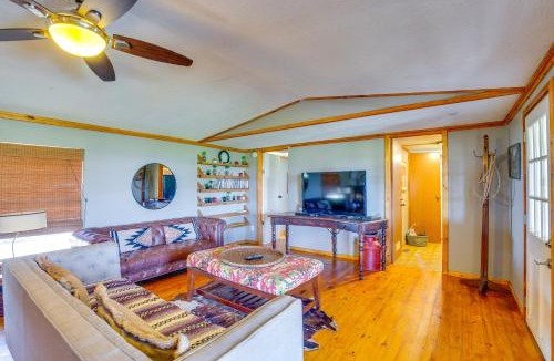 Quinlan House | Lakefront Texas Gem w/Indoor Pool & Water Access