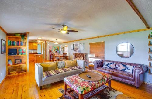 Quinlan House | Lakefront Texas Gem w/Indoor Pool & Water Access