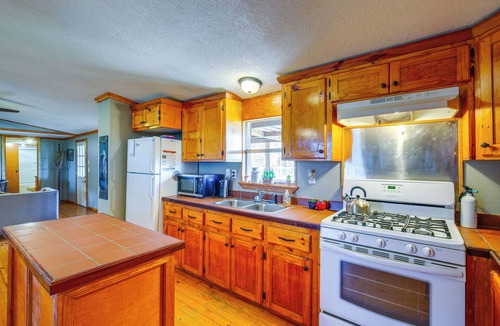 Quinlan Cabin | Lakefront Texas Gem w/Indoor Pool & Water Access