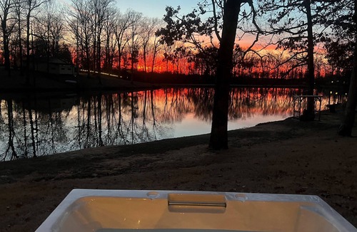 Oakland Cabin | Lakefront Tiny Cabin with Hot Tub and Fire Pit