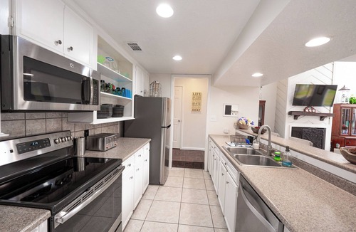 Walden on Lake Conroe House | Lakefront townhouse in Montgomery, Texas