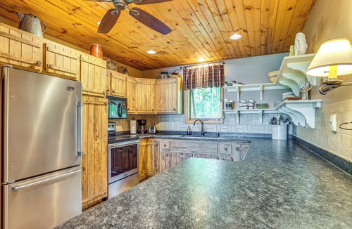 Townsend Cabin | Lakefront Townsend Cabin w/Fire Pit, Private Dock
