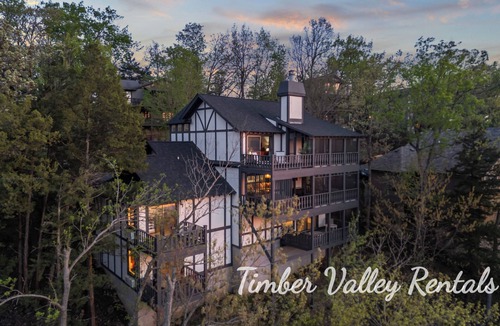 Lake of the Ozarks Apartment | Lakefront Treat - Private Suite, TV, Dining - Unit 3