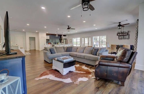 Pittsburg House | Lakefront Treehouse w/Dock · 2 King Suites · Sleeps 12