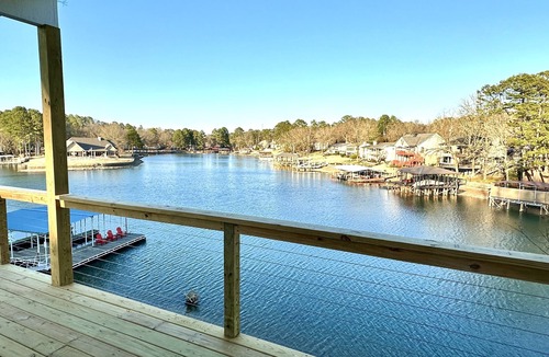 Piney House | Lakefront /Treehouse /Hot Tub /Shuffleboard /Private Dock