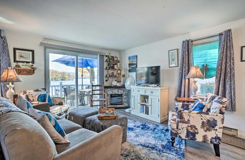 Tully House | Lakefront Tully Cottage with Screened Porch!