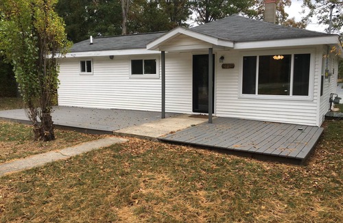 Idlewild Cottage | Lakefront two bedroom cottage with Wifi and Ac on enchanting Idlewild Lake