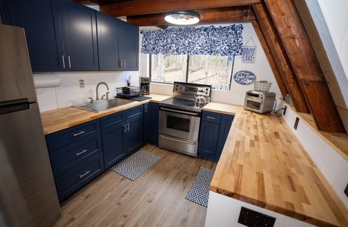Innsbrook Ski Chalet | Lakefront, updated A-Frame, Hot Tub, Water Toys