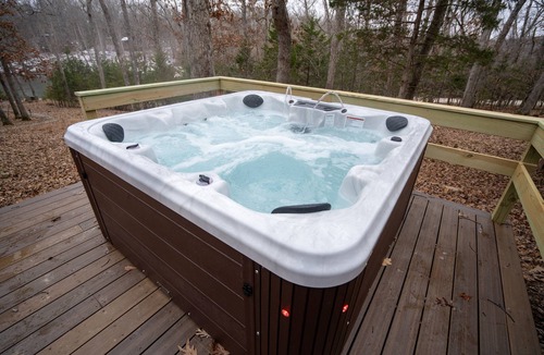 Innsbrook Ski Chalet | Lakefront, updated A-Frame, Hot Tub, Water Toys