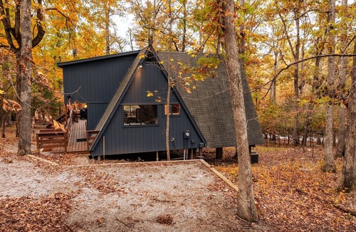 Innsbrook Ski Chalet | Lakefront, updated A-Frame, Hot Tub, Water Toys