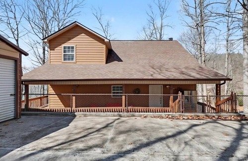 Big Creek House | Lakefront Vacation Home, Covered Dock, Located in Big Creek