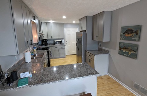 Eatonton House | Lakefront vacation home with kitchen and balcony