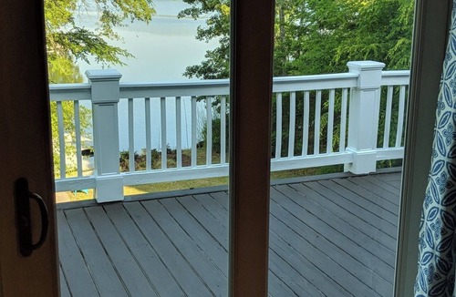 Eatonton House | Lakefront vacation home with kitchen and balcony