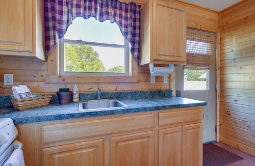 Columbia Cabin | Lakefront Vacation Rental w/Patio & Grill!