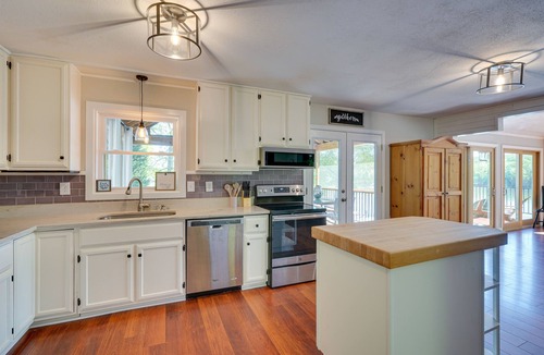 Bracey House | Lakefront Vacation Rental w/Views & Hot Tub!