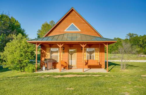 Columbia House | Lakefront Vacation Rental w/Patio & Grill!