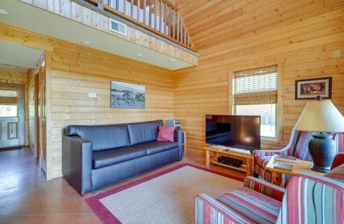 Columbia House | Lakefront Vacation Rental w/Patio & Grill!