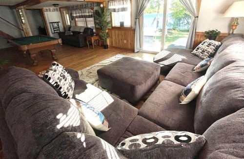 New Limerick House | Lakefront Vacation Home With Hot Tub