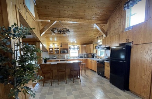 New Limerick House | Lakefront Vacation Home With Hot Tub