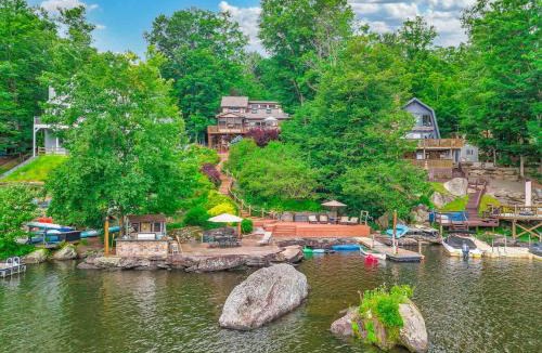 Lake Ariel House | Lakefront Views 5 Bdrm Kayaks Out Kitchen