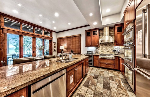 Sierra Shores Condo | Lakefront Villa w/luxury ammenities near Heavenly | SS5